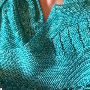 Blue Knitted Scarf with Textured Knit and Decorative Border